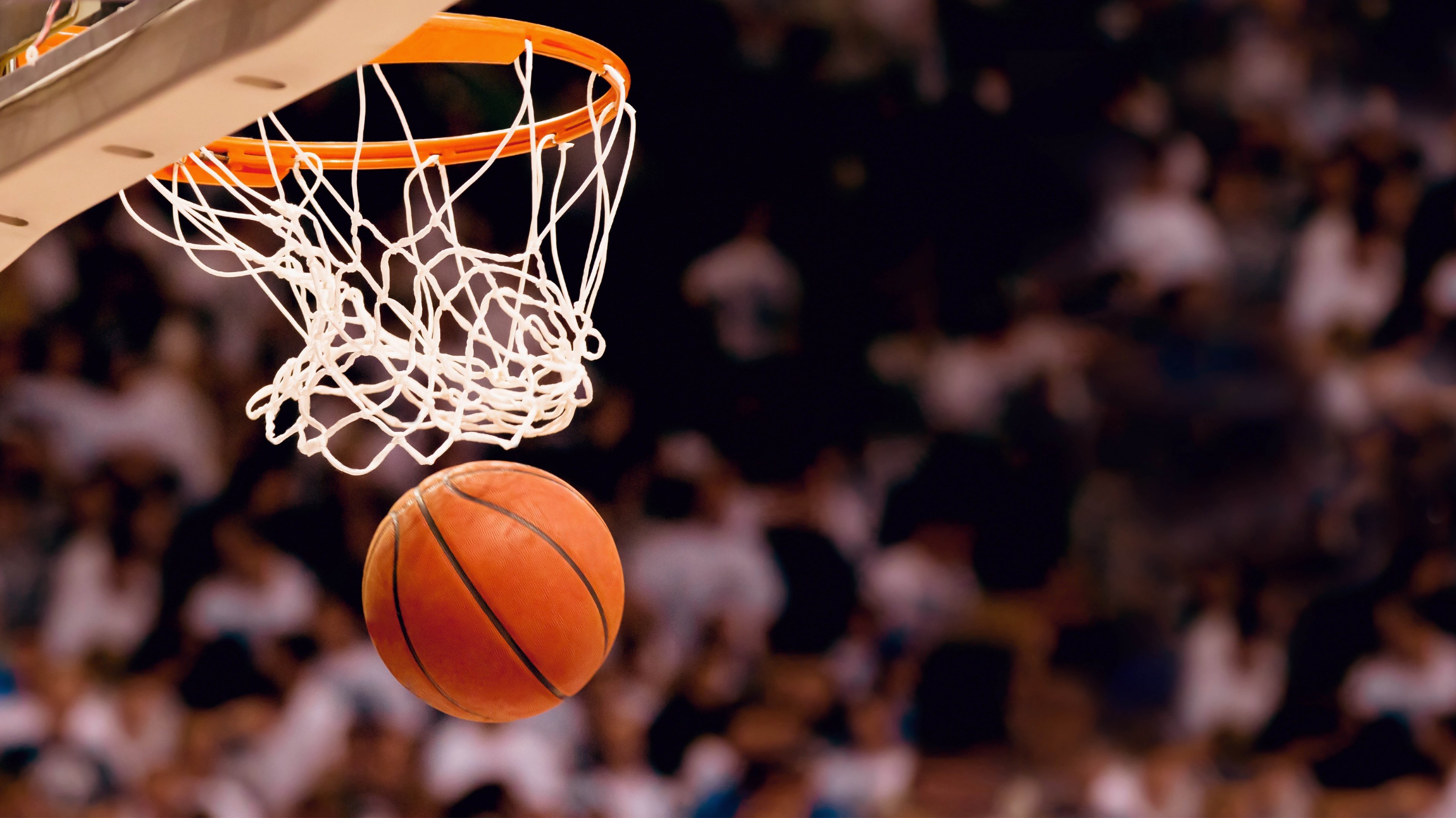 德甲争冠的硝烟与NBA的狂飙，当绿茵场的生死战撞上火箭的流星雨
